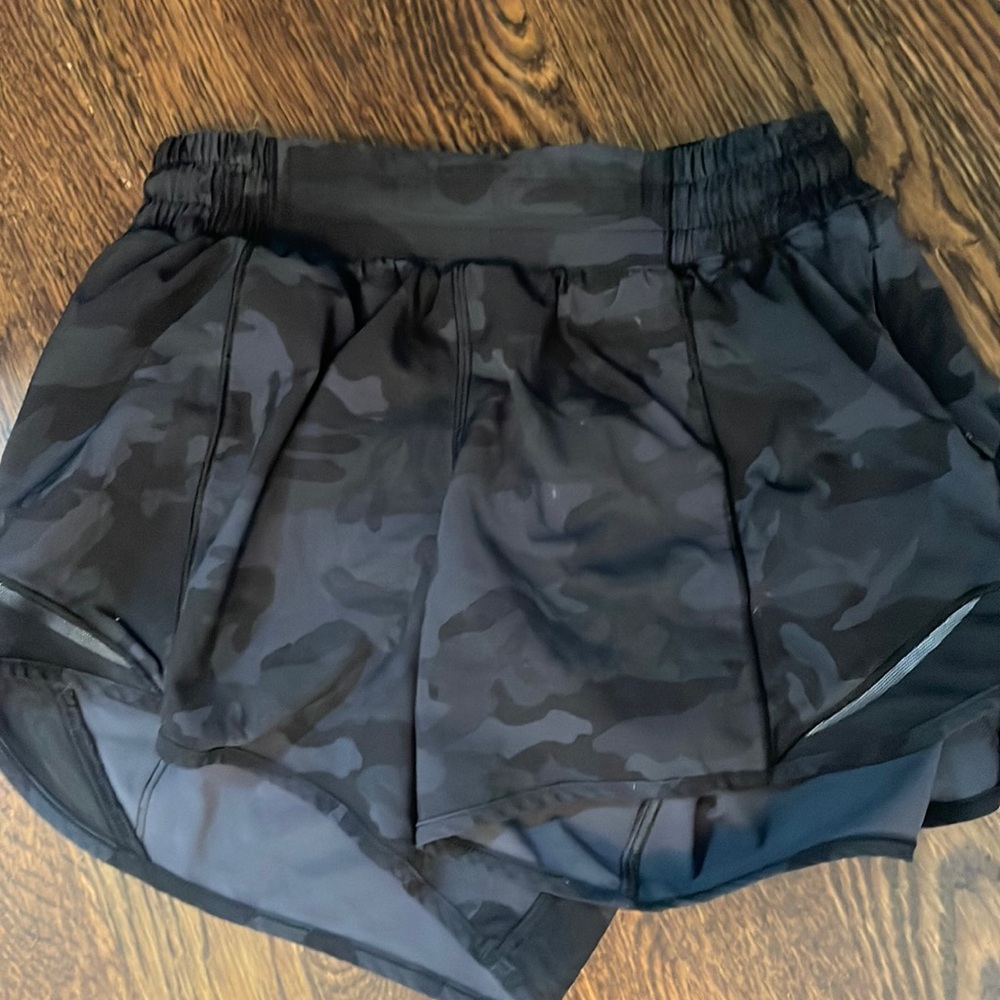 Lulu lemon hotty hot high rise lined short - camo